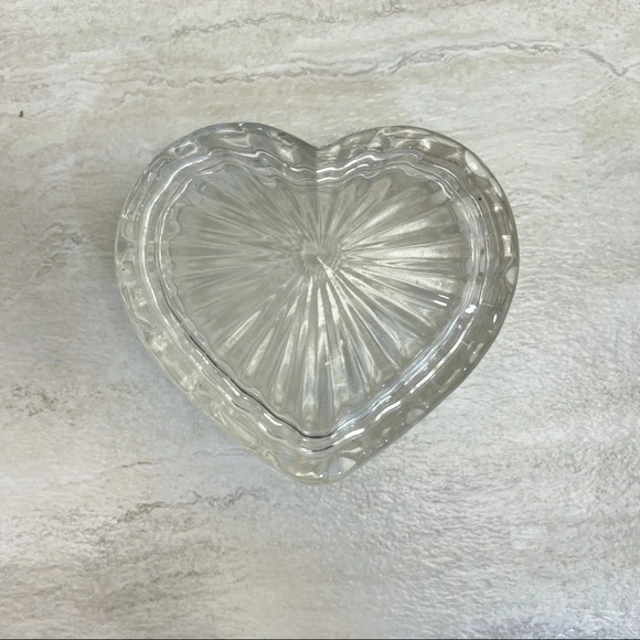 HEART Shaped‎ Trinket Dish with Lid - Picture 1 of 4